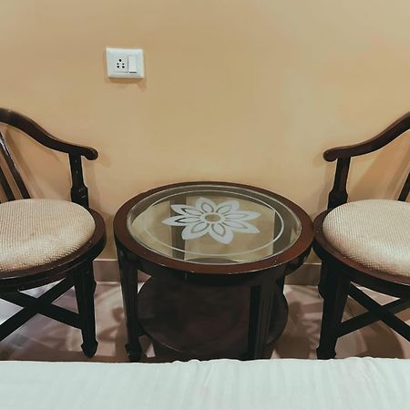 Hotel S L E Residency Váránaszi Kültér fotó