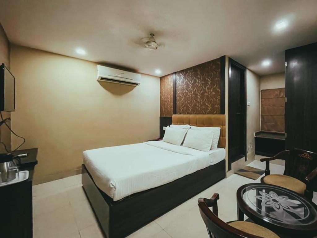 Hotel S L E Residency Váránaszi Kültér fotó