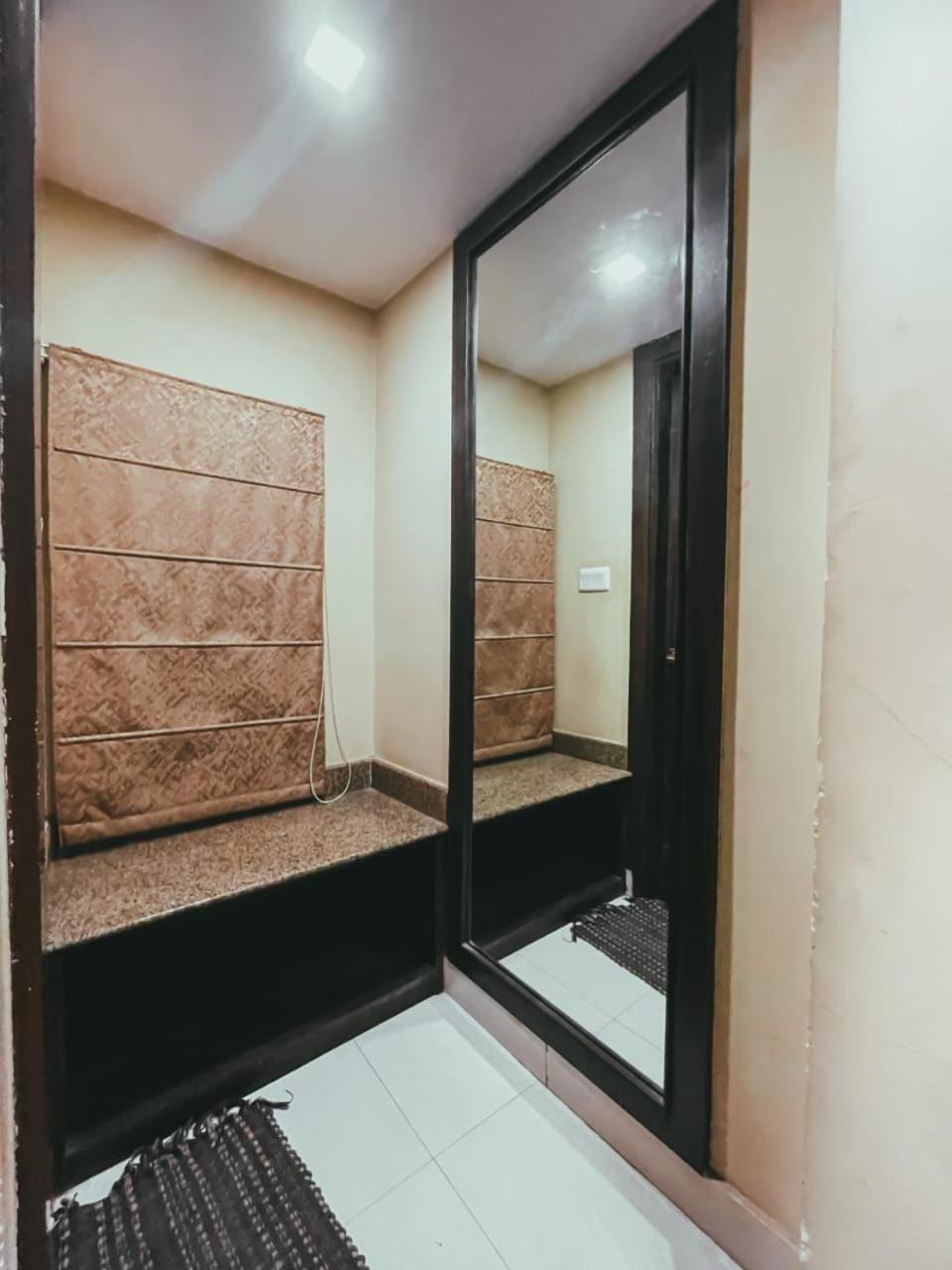 Hotel S L E Residency Váránaszi Kültér fotó