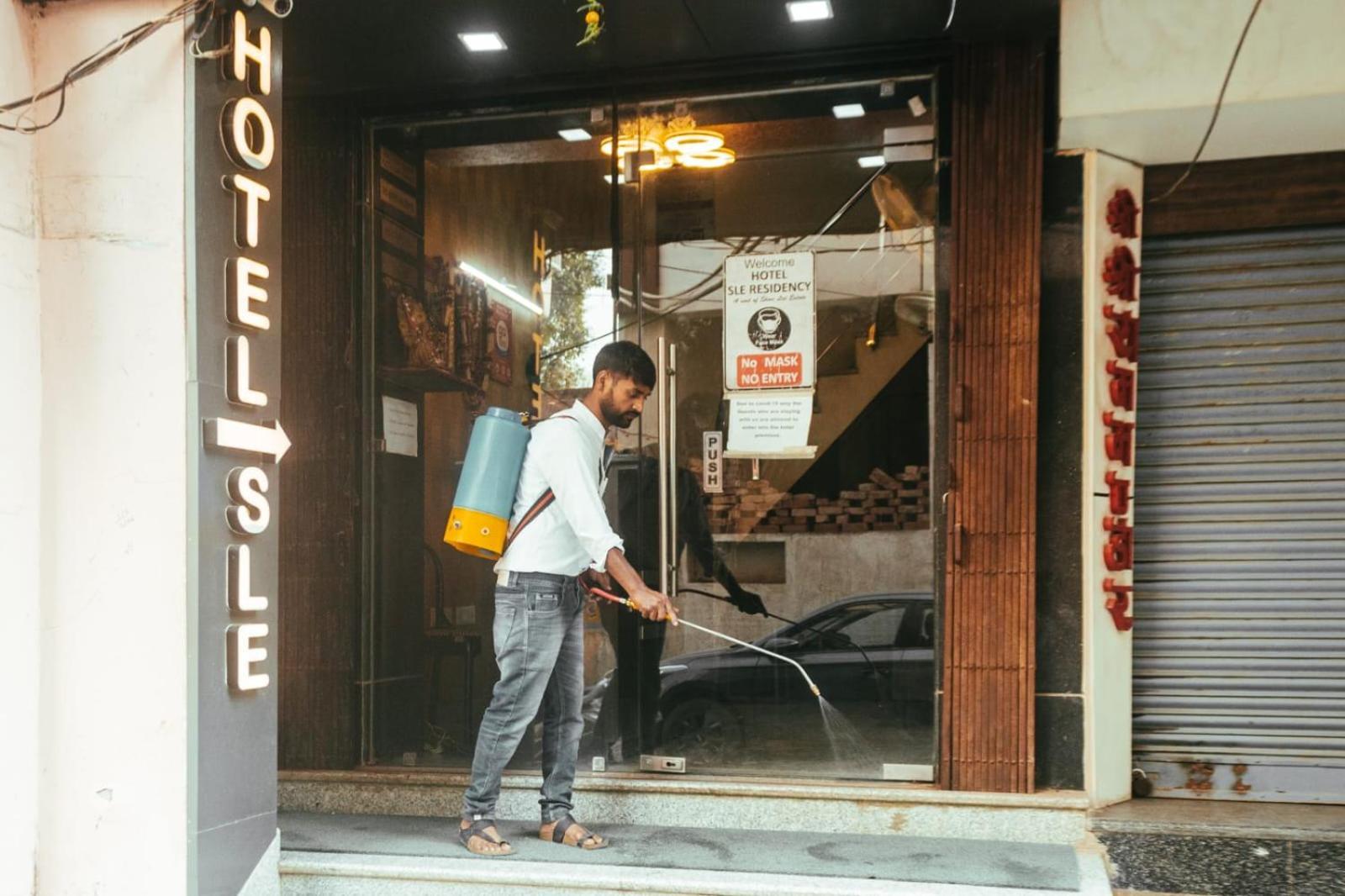Hotel S L E Residency Váránaszi Kültér fotó