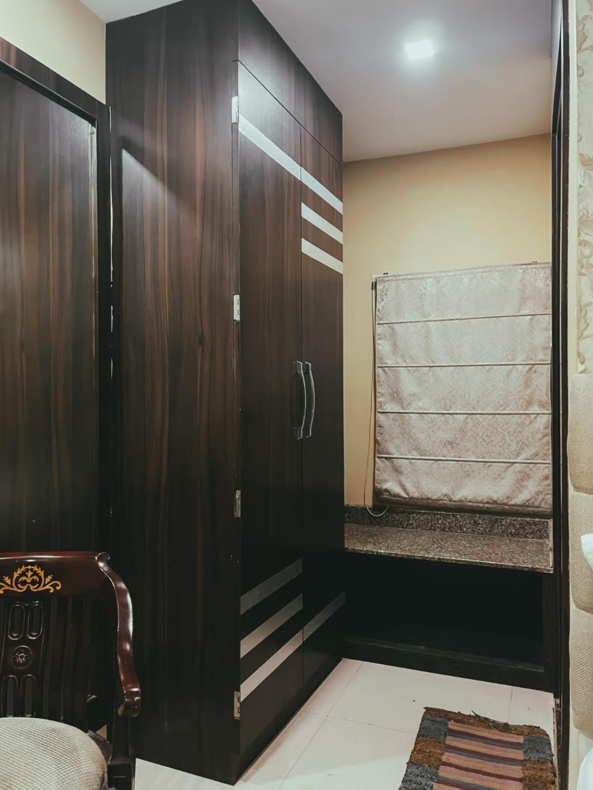 Hotel S L E Residency Váránaszi Kültér fotó