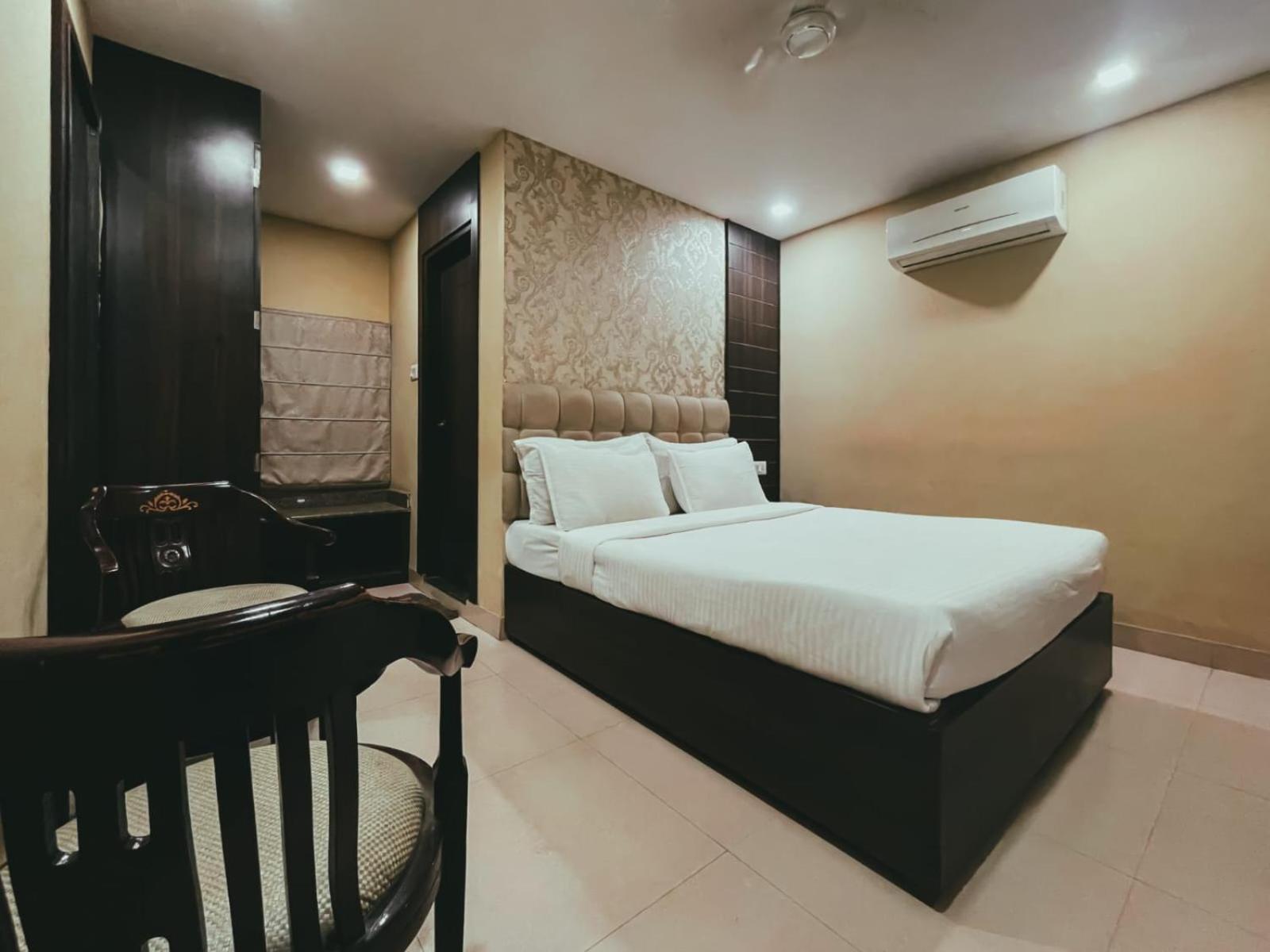 Hotel S L E Residency Váránaszi Kültér fotó