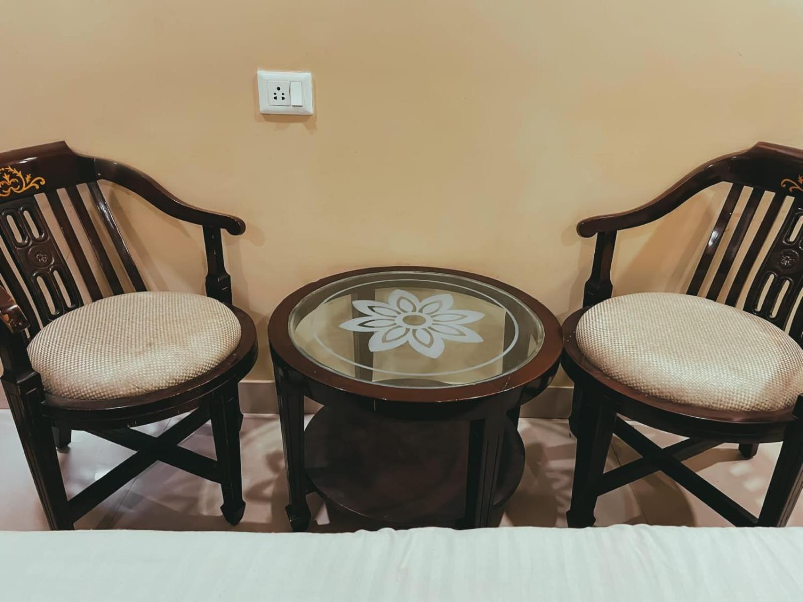 Hotel S L E Residency Váránaszi Kültér fotó