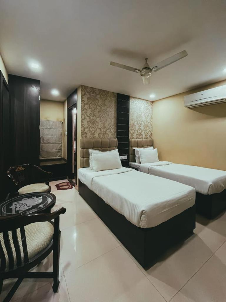 Hotel S L E Residency Váránaszi Kültér fotó