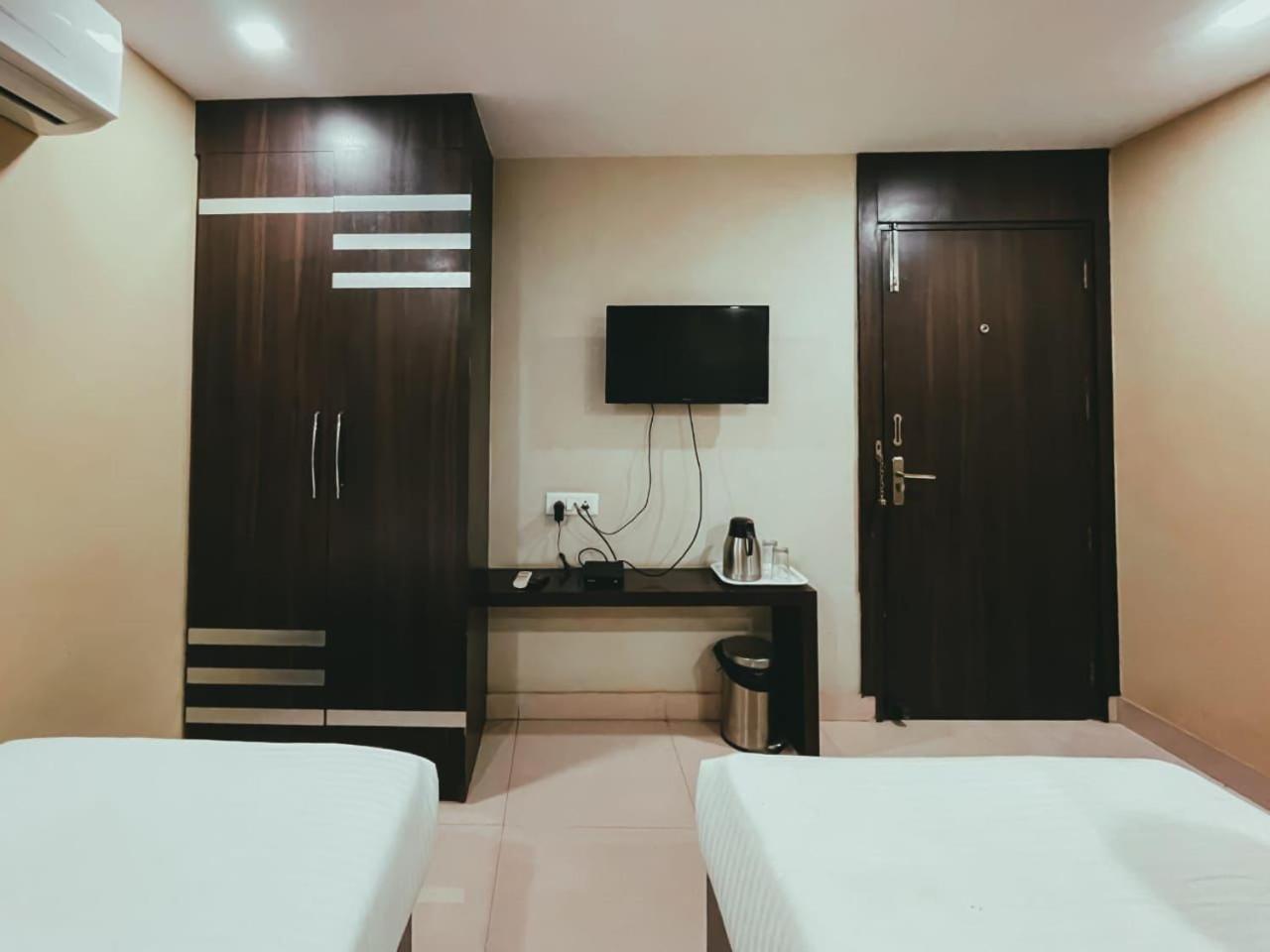 Hotel S L E Residency Váránaszi Kültér fotó