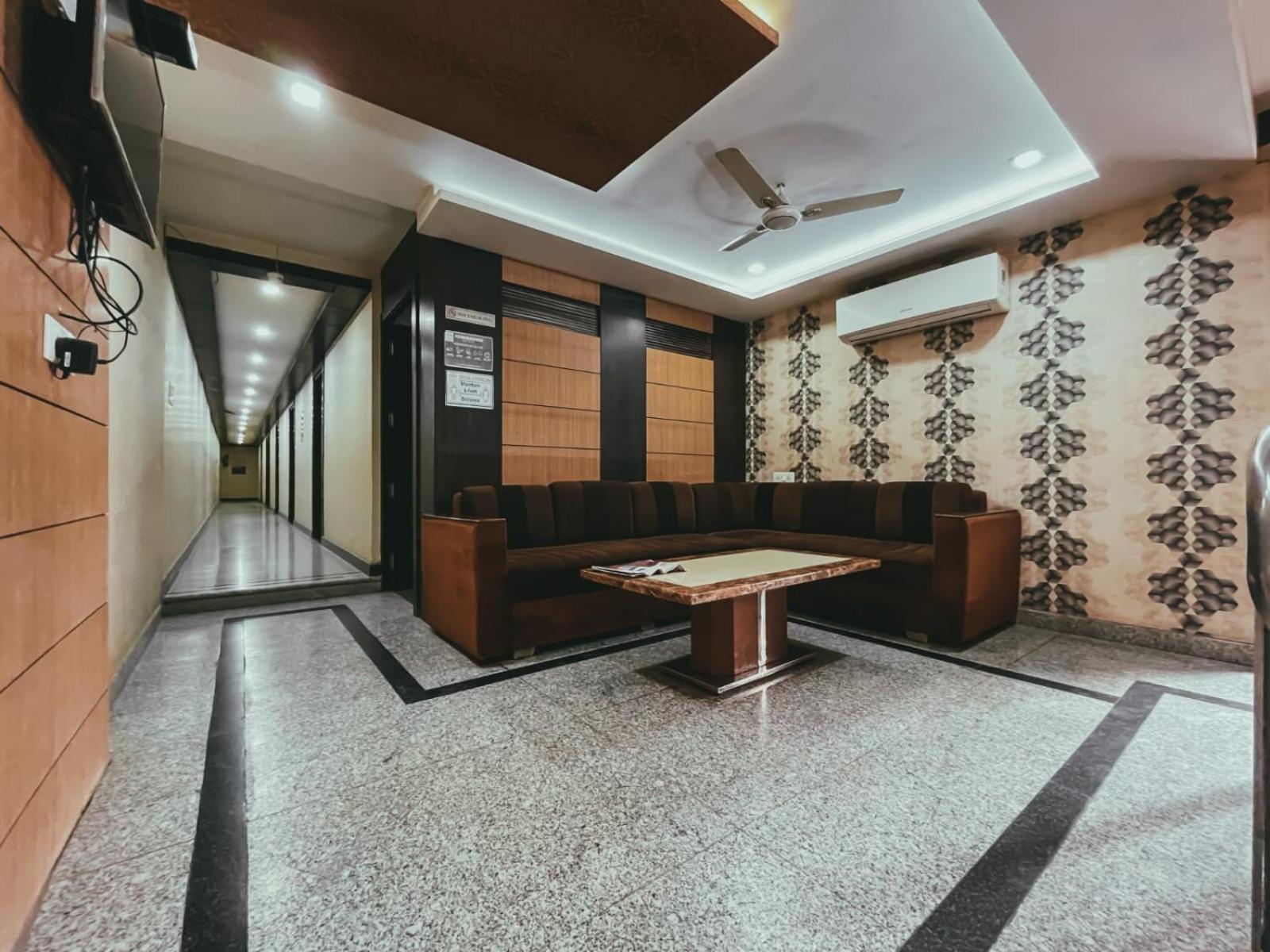 Hotel S L E Residency Váránaszi Kültér fotó