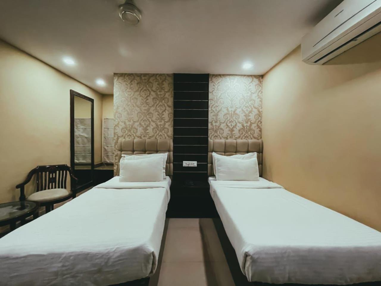 Hotel S L E Residency Váránaszi Kültér fotó
