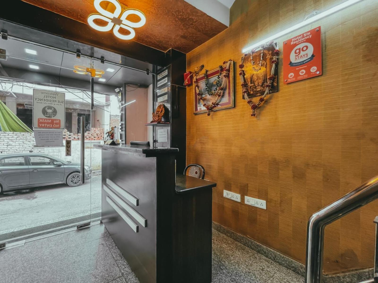 Hotel S L E Residency Váránaszi Kültér fotó