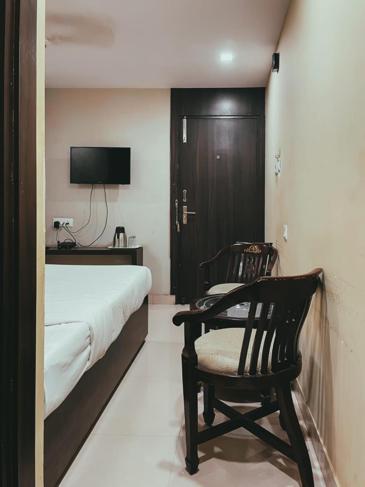 Hotel S L E Residency Váránaszi Kültér fotó