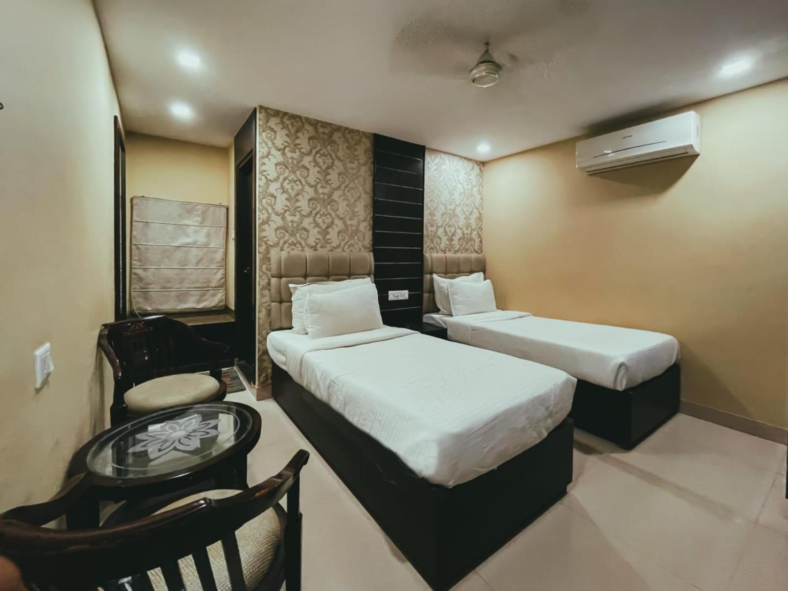 Hotel S L E Residency Váránaszi Kültér fotó