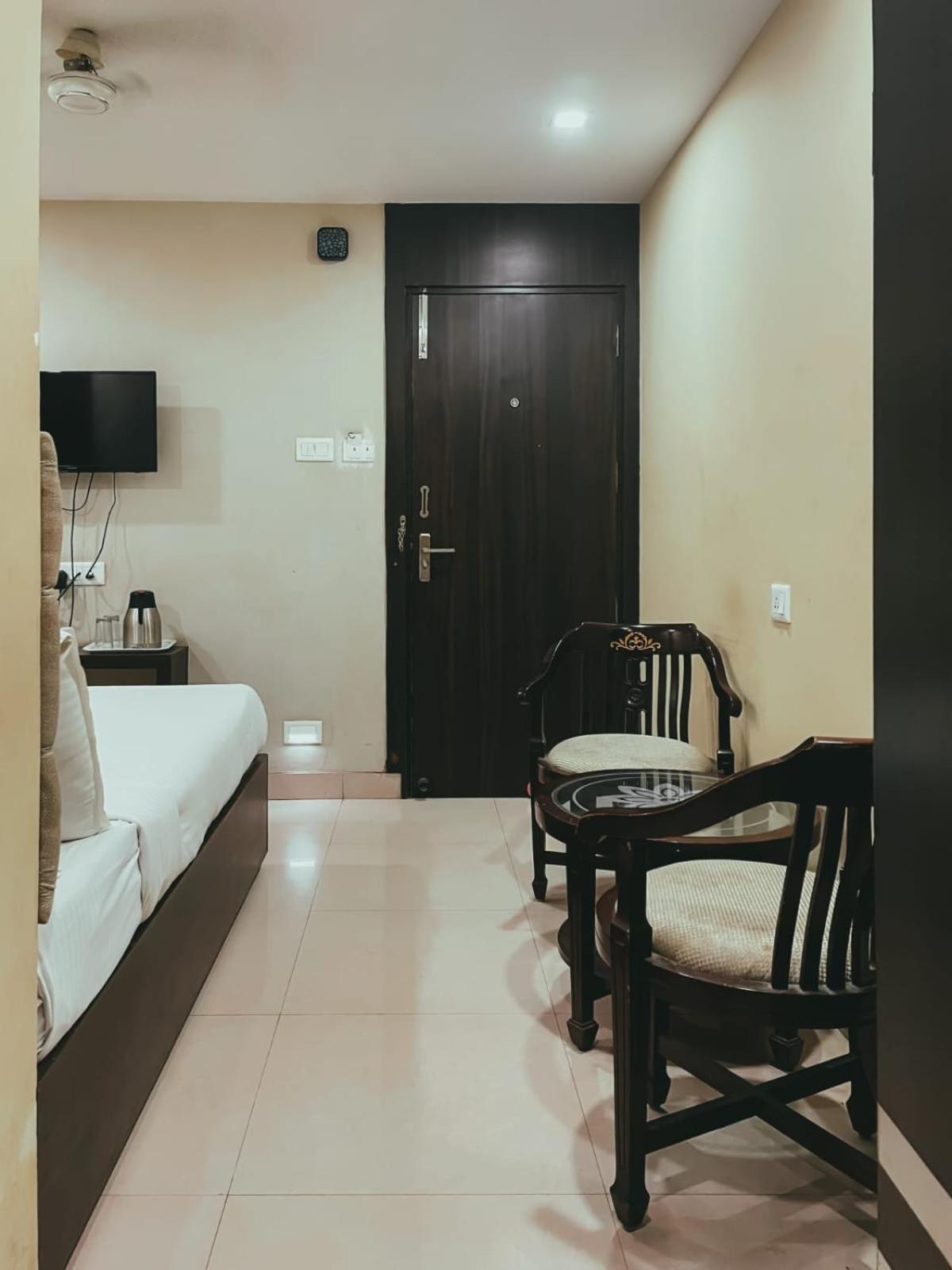 Hotel S L E Residency Váránaszi Kültér fotó