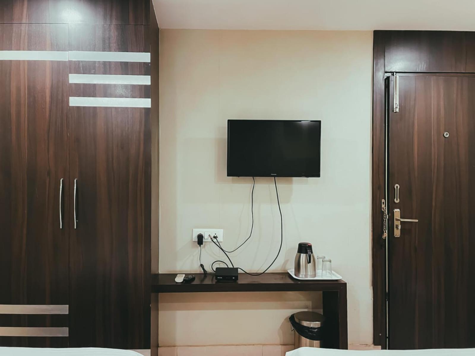 Hotel S L E Residency Váránaszi Kültér fotó