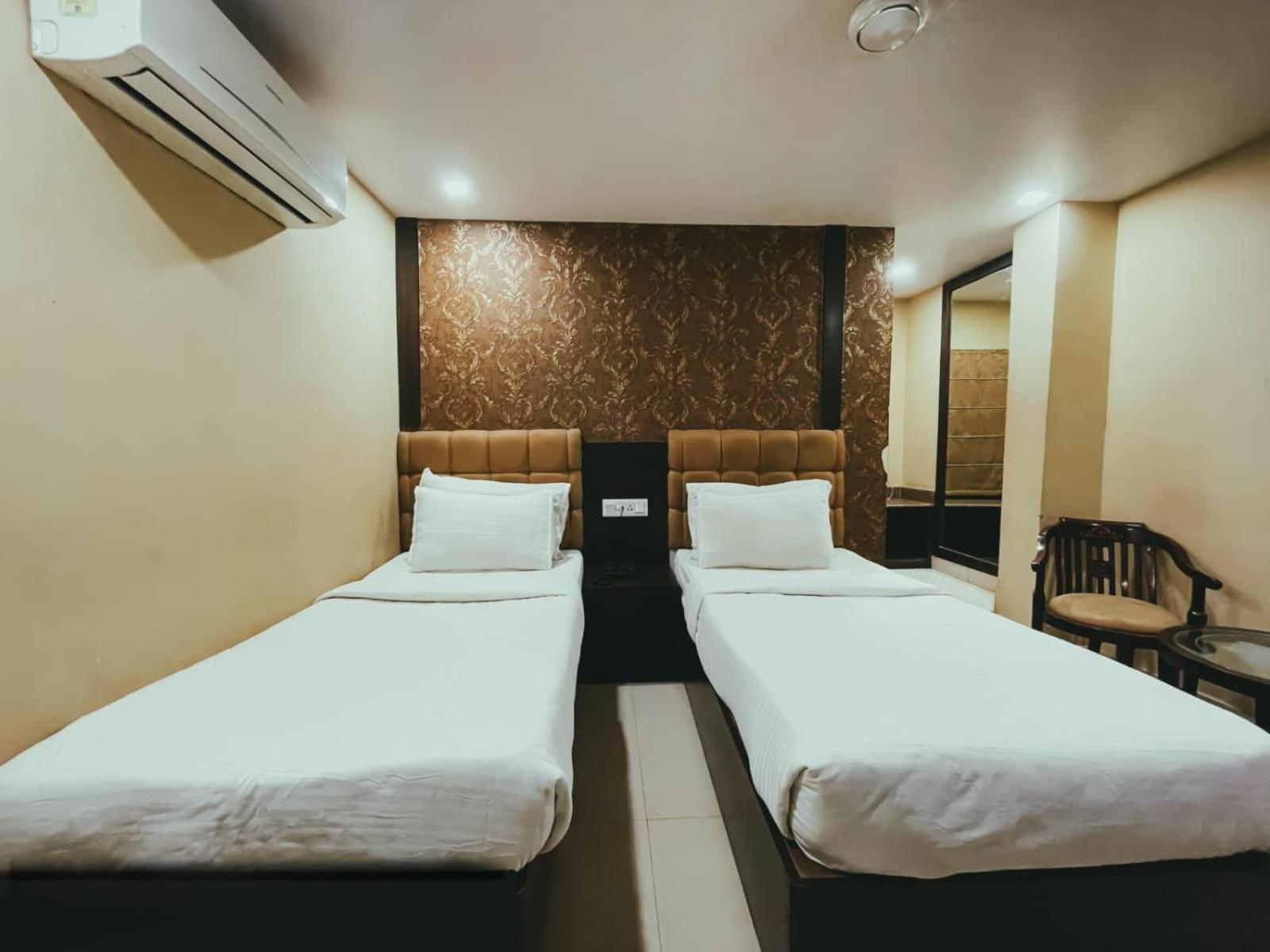 Hotel S L E Residency Váránaszi Kültér fotó