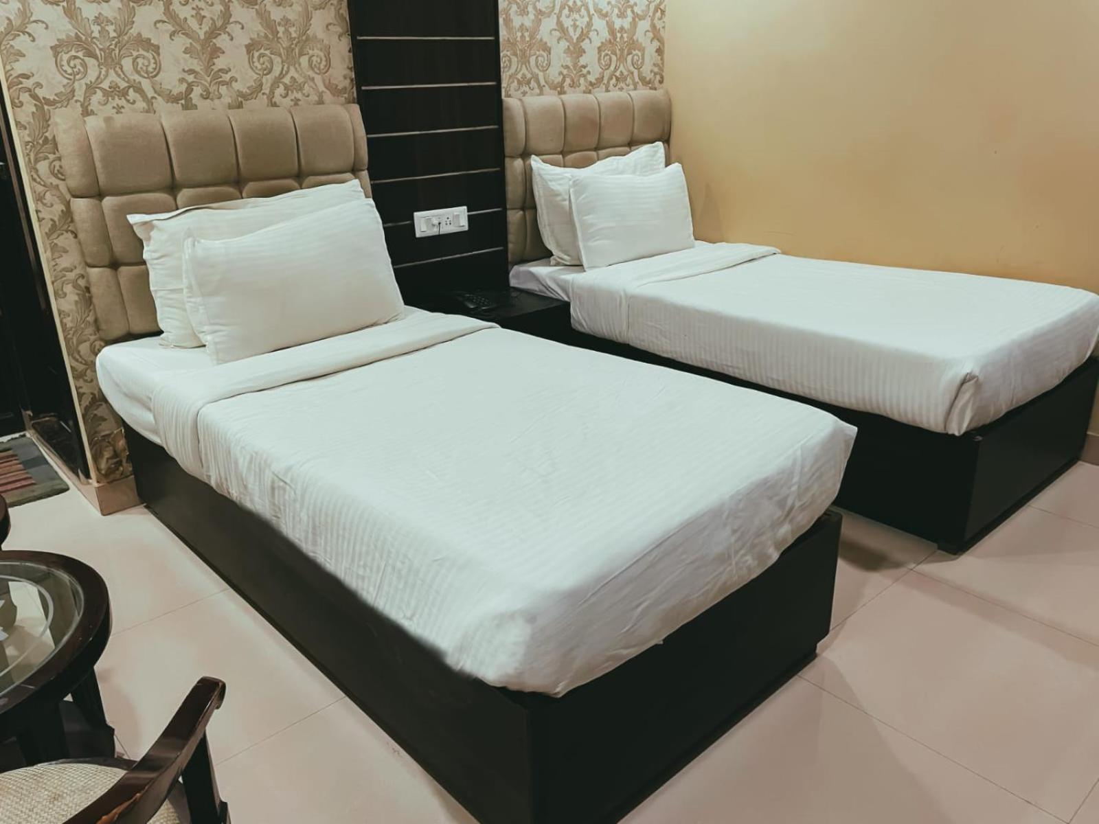 Hotel S L E Residency Váránaszi Kültér fotó