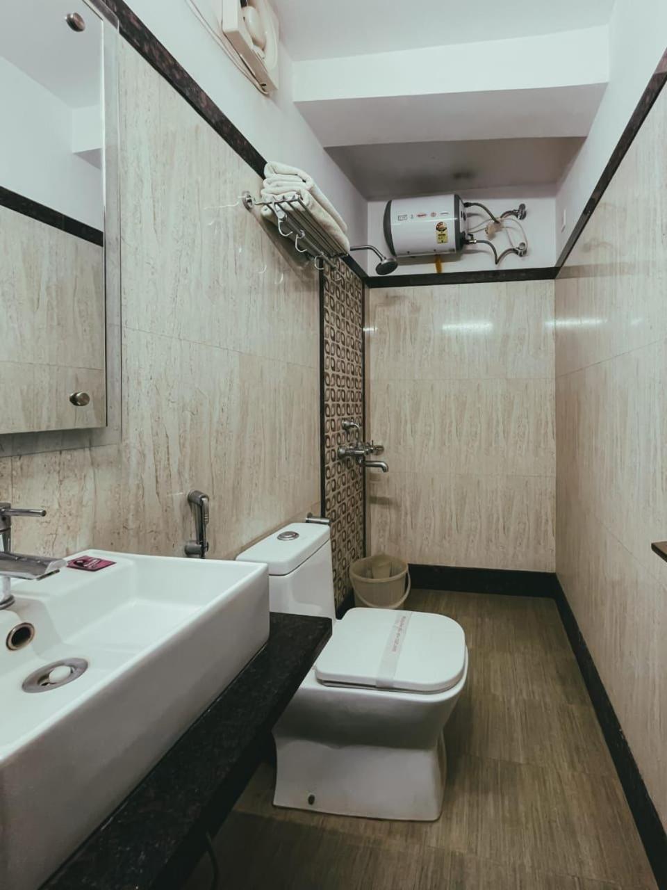 Hotel S L E Residency Váránaszi Kültér fotó