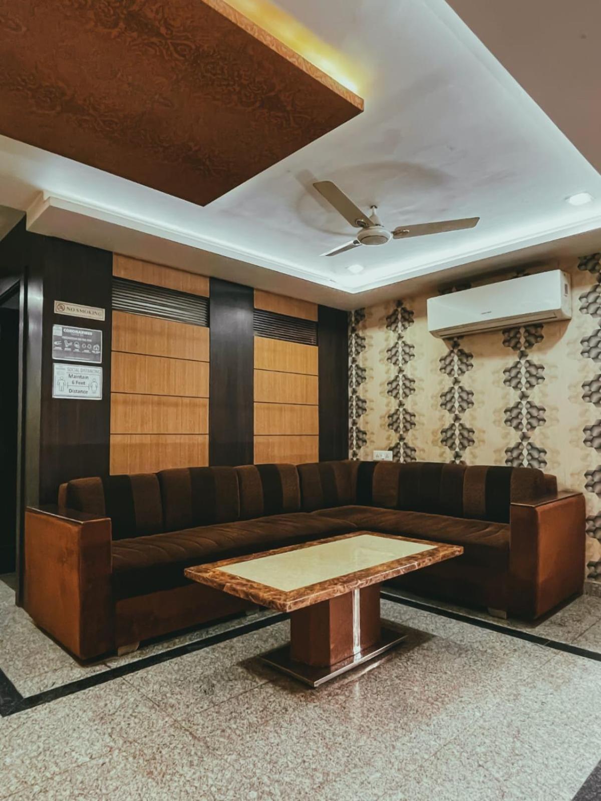 Hotel S L E Residency Váránaszi Kültér fotó