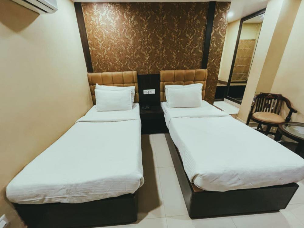 Hotel S L E Residency Váránaszi Kültér fotó